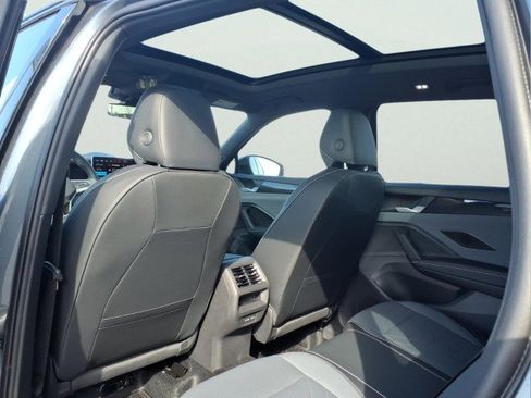 New 2026 Volkswagen Tiguan SE R-Line image 11