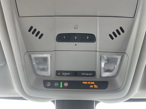 Used 2024 GMC Terrain SLT image 30