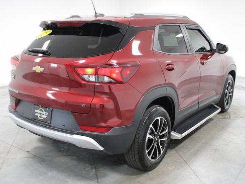 Used 2025 Chevrolet TrailBlazer LT w/ LT Cold Weather Package FWD image 9