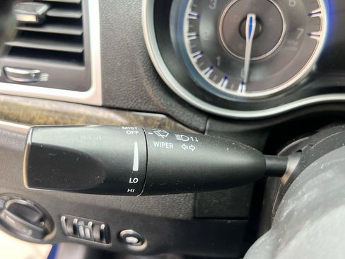 Used 2016 Chrysler 300 C AWD/4WD image 12