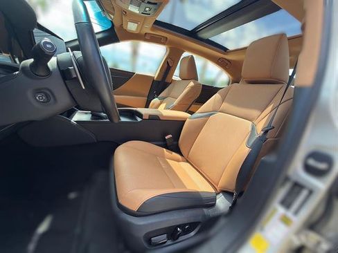 Used 2025 Lexus ES 350 w/ Premium Package FWD image 11