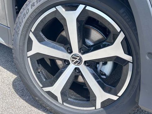 New 2026 Volkswagen Tiguan SE FWD image 2