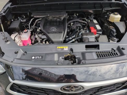 Used 2023 Toyota Highlander XLE image 22