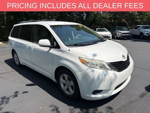 Used 2011 Toyota Sienna LE FWD image 1