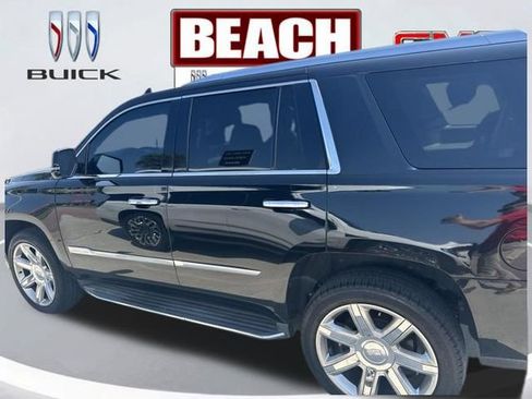 Used 2019 Cadillac Escalade Luxury RWD image 6