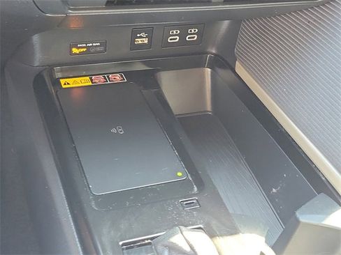 Used 2025 Toyota Camry SE image 11