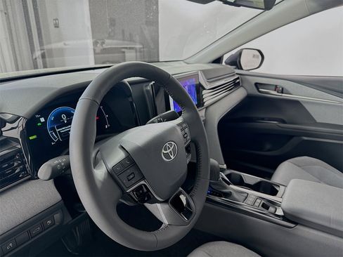 Used 2025 Toyota Camry LE w/ Convenience Package image 7