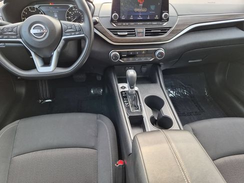 Used 2025 Nissan Altima 2.5 SV FWD image 25