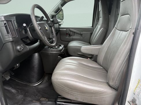 Used 2017 Chevrolet Express 3500 RWD image 14