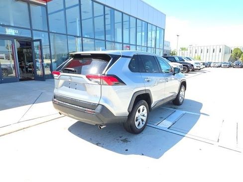 Used 2022 Toyota RAV4 LE image 4
