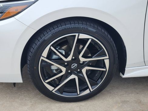 Used 2024 Nissan Sentra SR FWD image 11