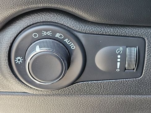 Used 2023 Dodge Durango SXT image 13