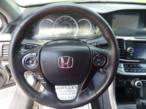 Used 2014 Honda Accord Touring image 18