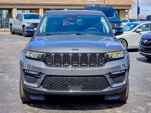 Used 2024 Jeep Grand Cherokee Limited w/ Black Appearance Package image 14