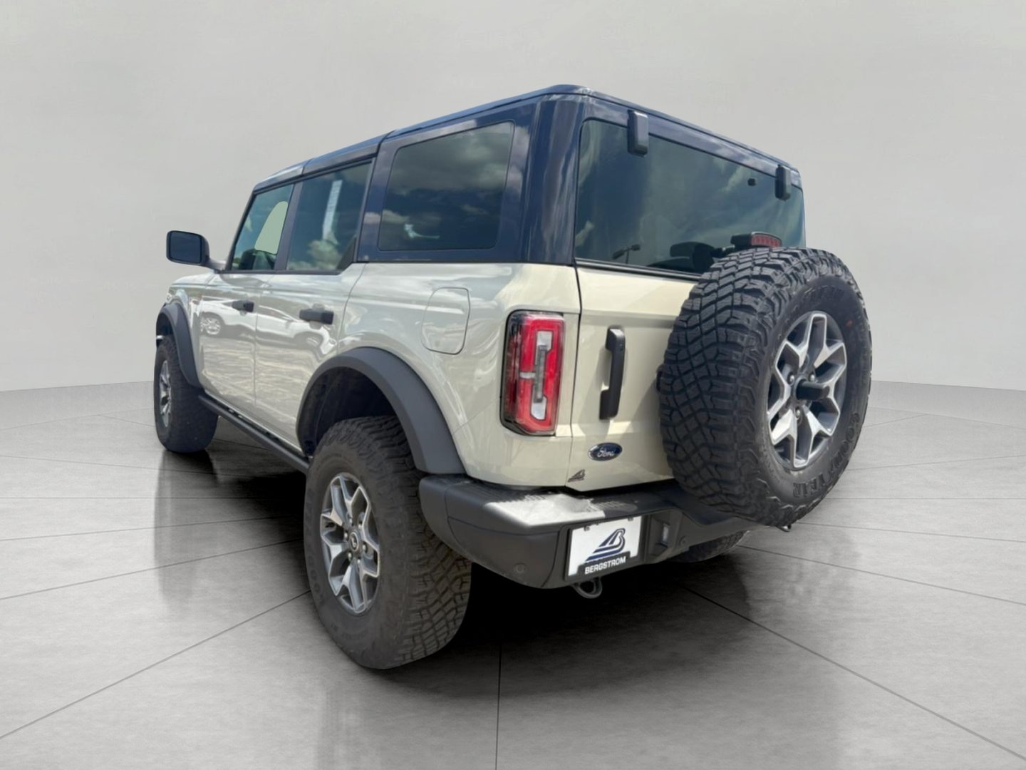 Used 2025 Ford Bronco Badlands AWD/4WD image 6