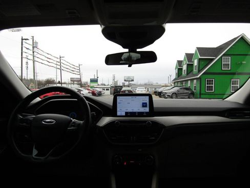 Used 2021 Ford Escape SEL image 9