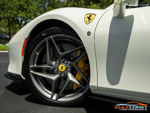 Used 2022 Ferrari F8 Tributo image 54