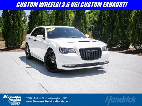 Used 2023 Chrysler 300 S RWD image 1