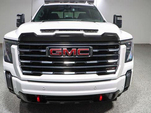 Used 2024 GMC Sierra 2500 AT4 w/ AT4 Preferred Package image 4