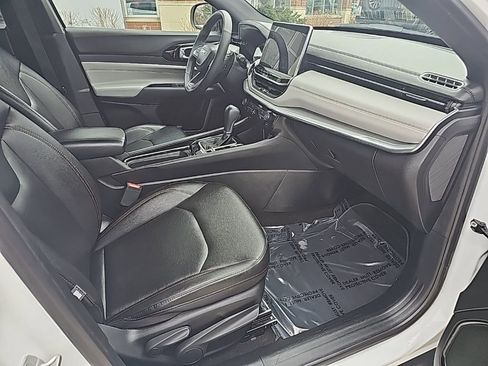 Certified 2024 Jeep Compass Limited image 24