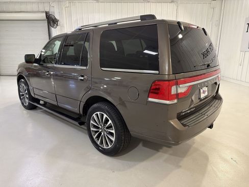 Used 2015 Lincoln Navigator 2WD image 26