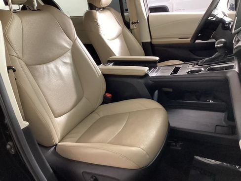 Used 2024 Toyota Sienna Limited AWD/4WD image 24