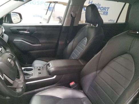 Used 2023 Toyota Highlander XLE FWD image 33