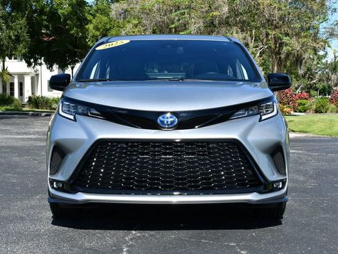Used 2025 Toyota Sienna XSE image 11