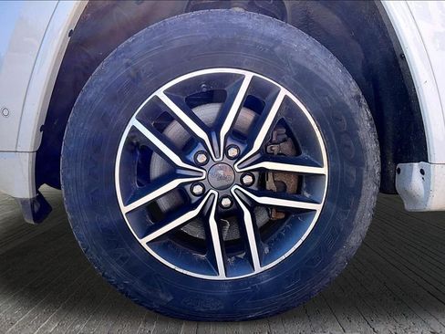 Used 2020 Jeep Grand Cherokee Overland AWD/4WD image 9