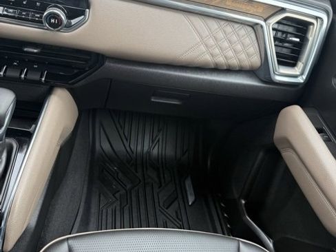 Used 2025 GMC Canyon Denali image 31