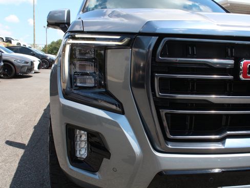 Used 2023 GMC Yukon XL AT4 w/ Technology Package AWD/4WD image 5