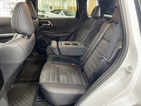 Used 2025 Mitsubishi Outlander Ralliart image 14