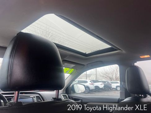 Used 2019 Toyota Highlander XLE image 28