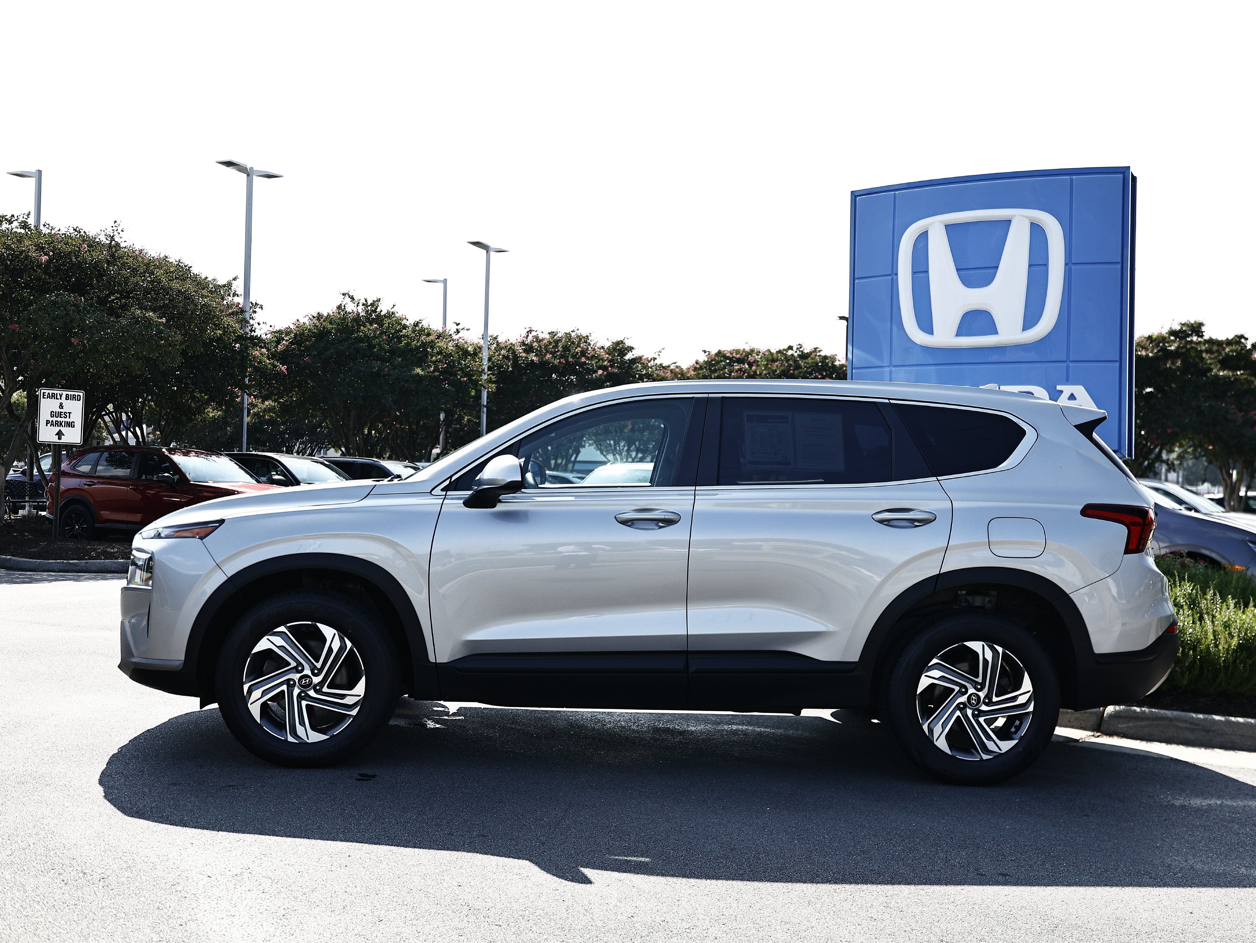 Used 2023 Hyundai Santa Fe SE AWD/4WD image 4