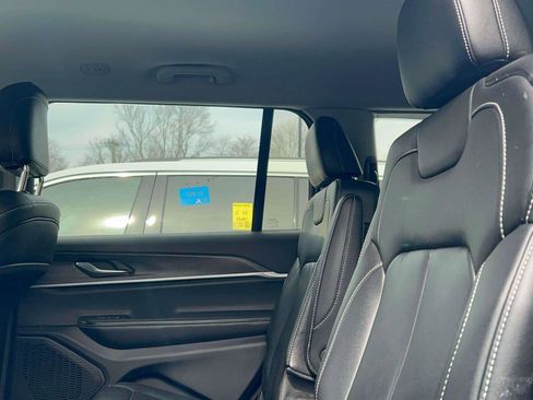 Used 2023 Jeep Grand Cherokee L Limited w/ Black Appearance Package image 27