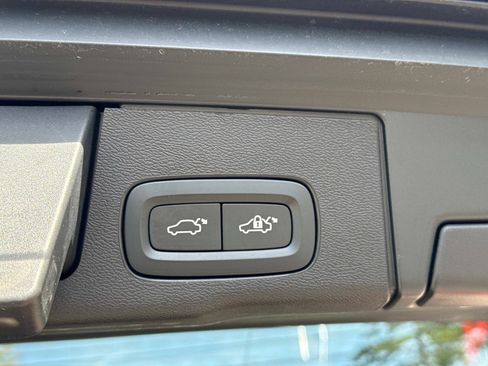 Certified 2025 Volvo XC60 B5 Plus image 12