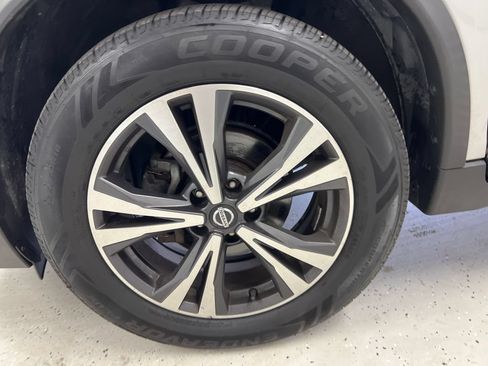 Used 2019 Nissan Rogue SV w/ Premium Package AWD/4WD image 11