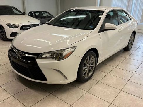 Used 2017 Toyota Camry SE FWD image 3