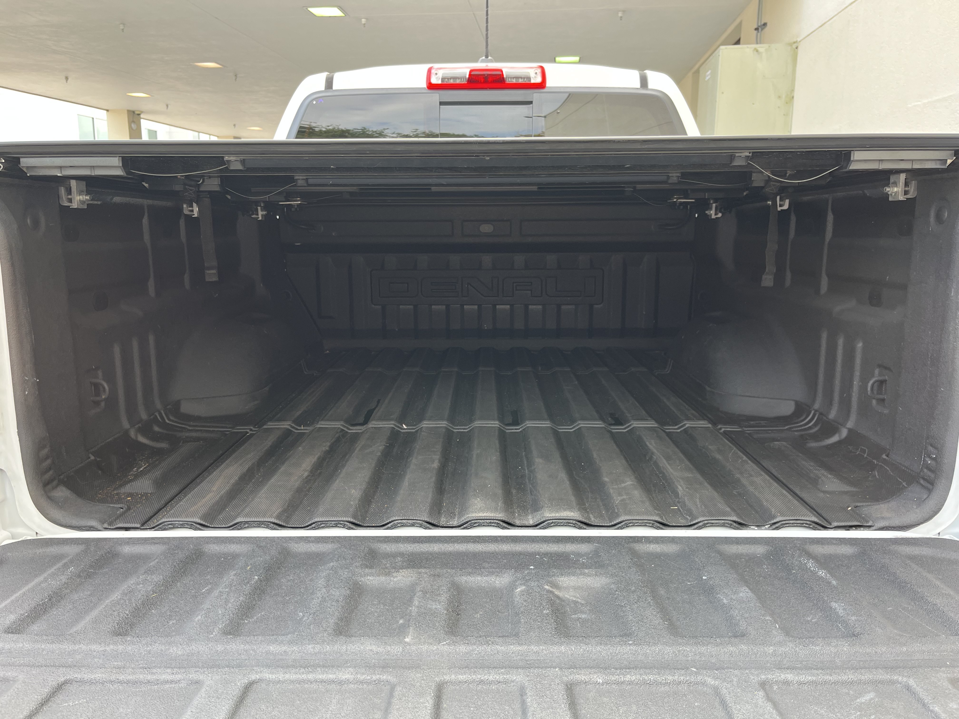 Used 2022 GMC Canyon Denali RWD image 18