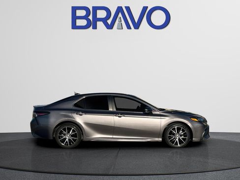 Used 2023 Toyota Camry SE image 4