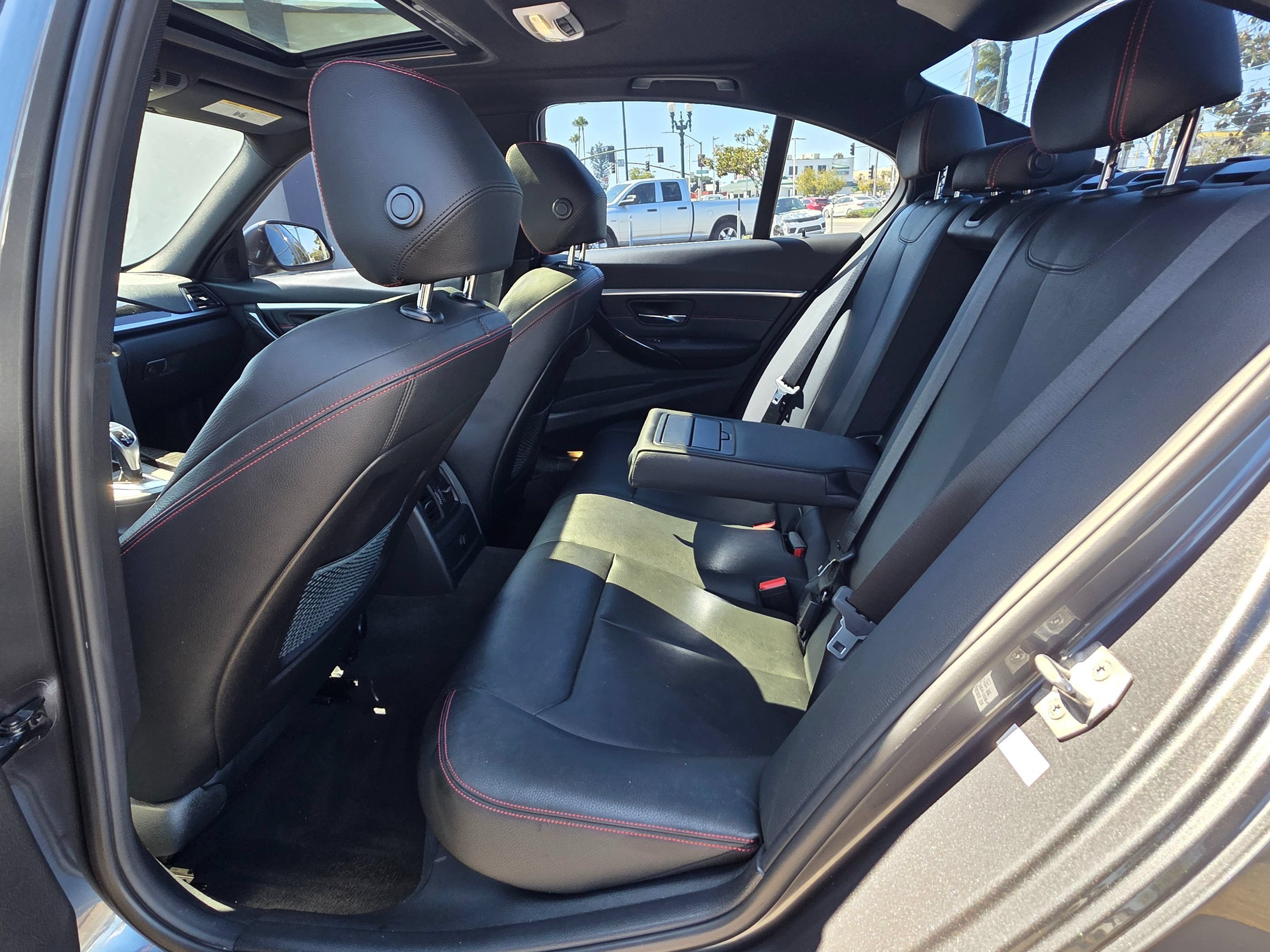 Used 2018 BMW 330i xDrive Sedan AWD/4WD image 23