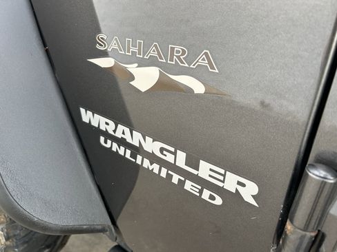 Used 2017 Jeep Wrangler Unlimited Sahara image 8