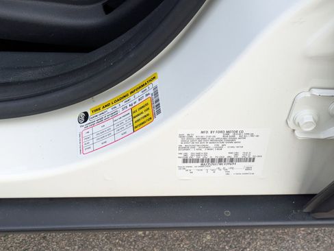 Certified 2021 Ford EcoSport SE image 35