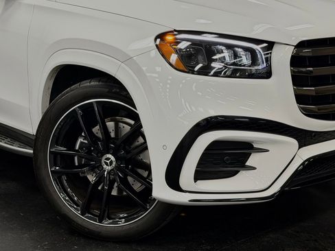 Used 2025 Mercedes-Benz GLS 450 4MATIC image 4