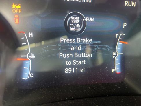 Used 2024 Jeep Compass Latitude w/ Sun and Sound Group AWD/4WD image 6
