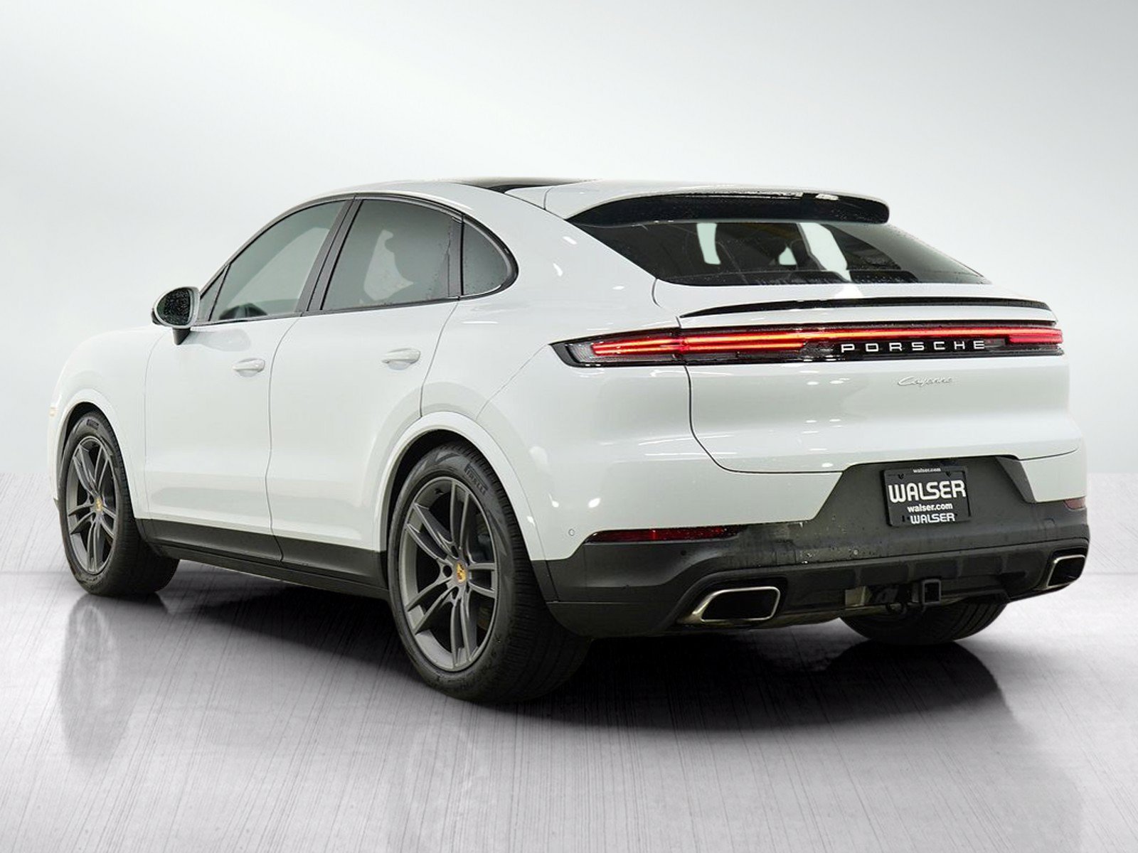 Used 2024 Porsche Cayenne Coupe AWD/4WD image 4
