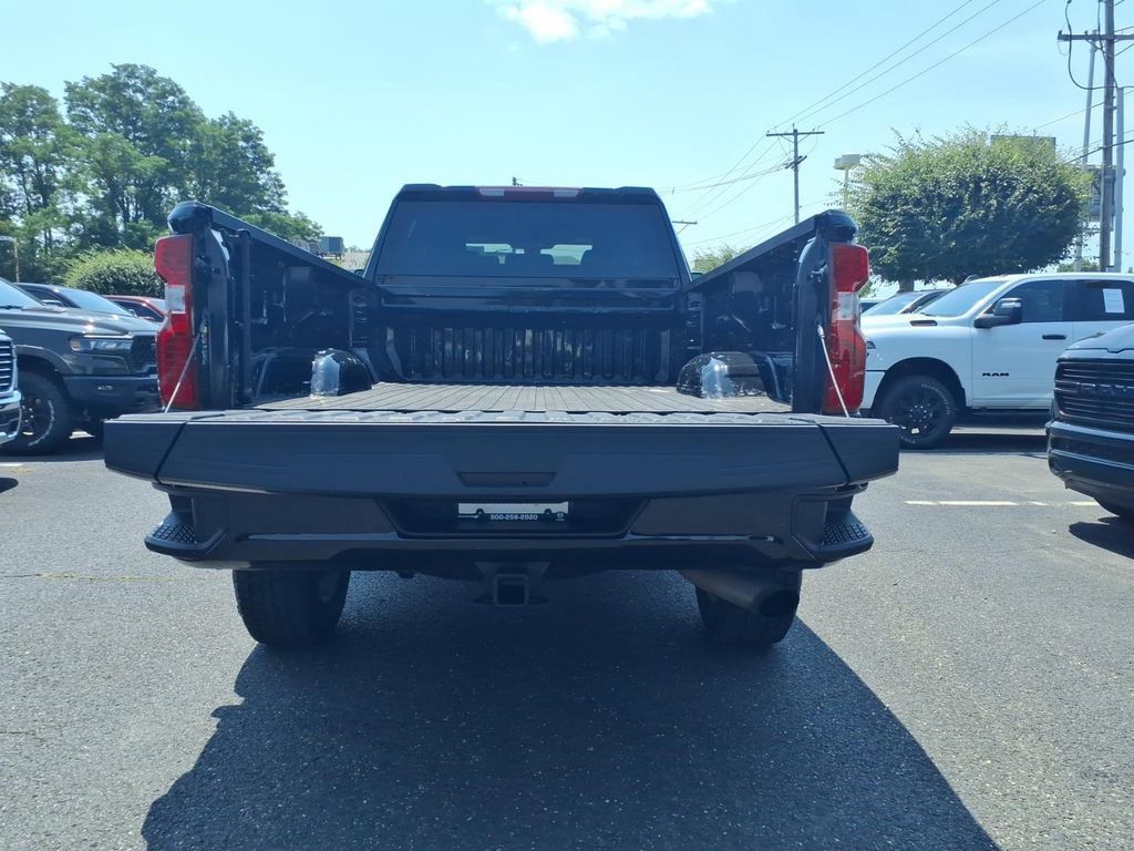 Used 2022 Chevrolet Silverado 2500 Custom w/ Custom Value Package AWD/4WD image 17