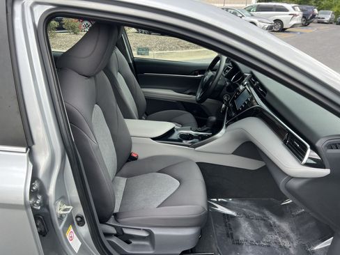 Used 2018 Toyota Camry LE FWD image 25