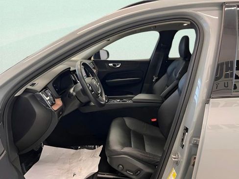 Used 2024 Volvo XC60 B5 Plus image 19