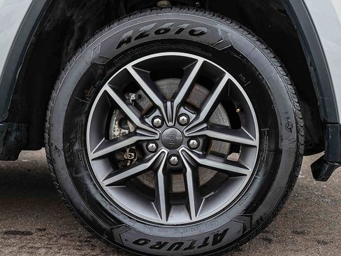 Used 2022 Jeep Grand Cherokee Limited image 26